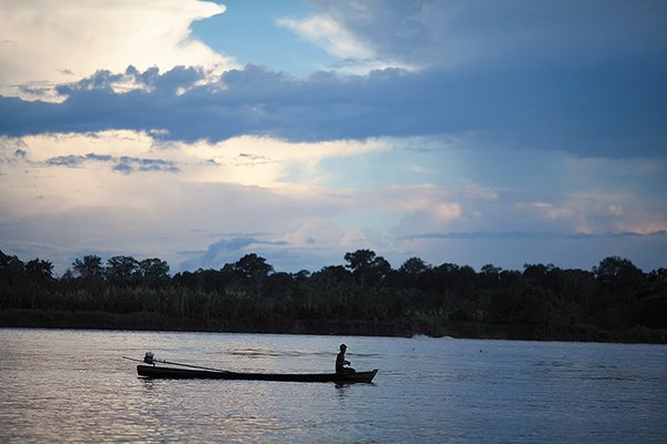 Lost-Tribes-of-the-Amazon-riverbank-village-5.jpg__600x0_q85_upscale